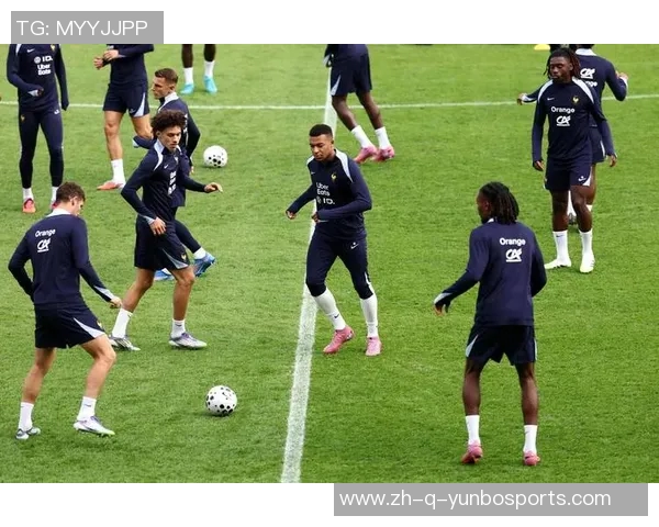 《足球场主队球星风采尽显球场中央 力量与荣耀的完美呈现》